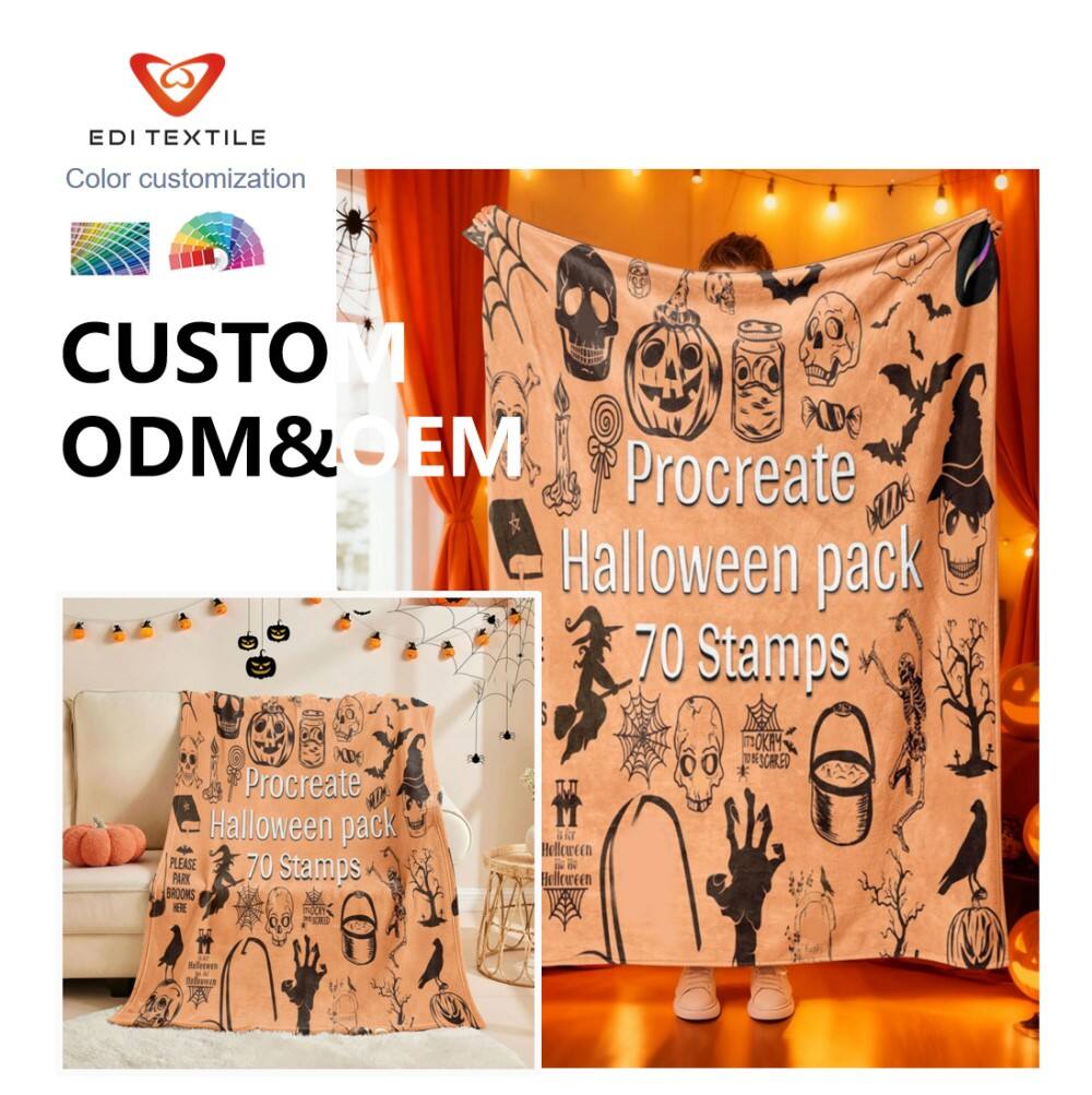 Flanelowy koc świąteczny z ręcznie rysowanym motywem halloweenowym na jasno-pomarańczowej podstawie – hurtowy i możliwy do personalizacji koc dekoracyjny dla dużych supermarketów