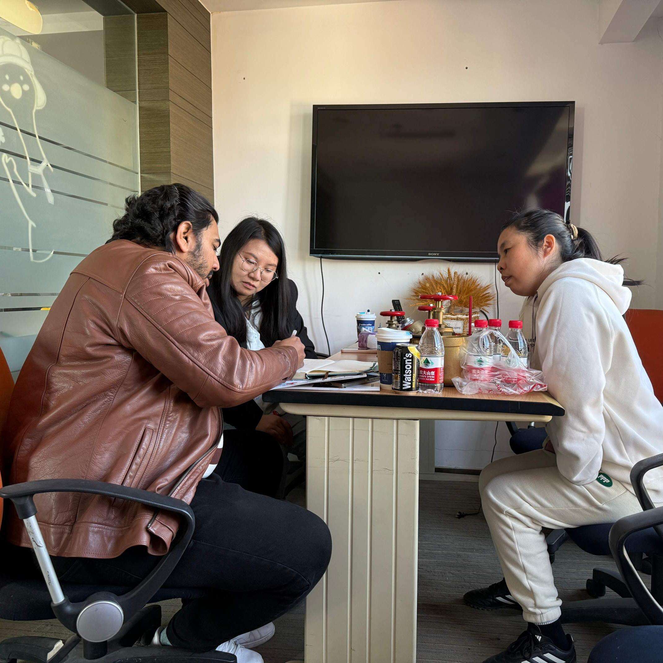 Slion empfängt saudischen Kunden Mohammed Iliyas von Is4is in seinem Shanghai-Büro