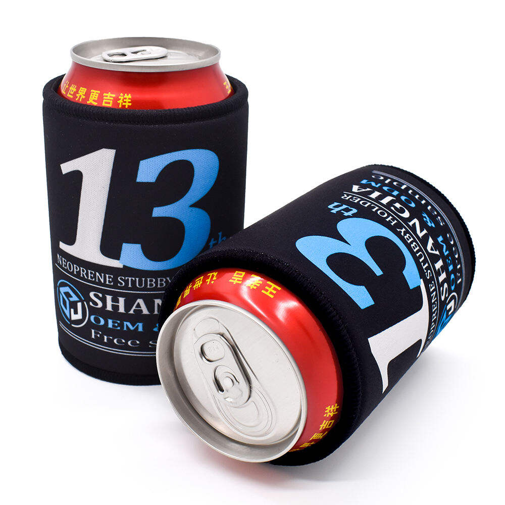 Cara membuat sarung kaleng khusus yang menjaga minuman tetap dingin dan tangan tetap kering.