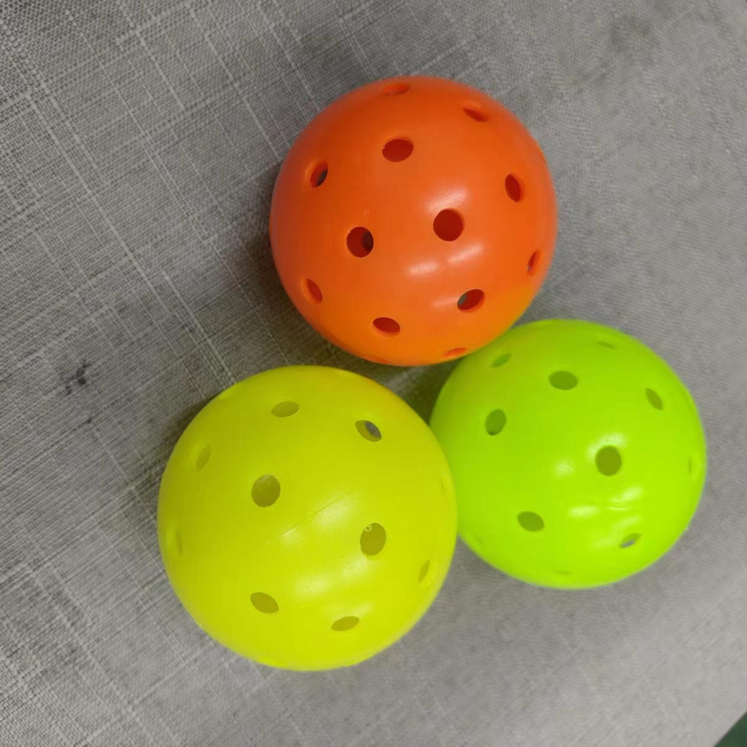 Unapredite svoju igru s prilagođenim lopticama za pickleball