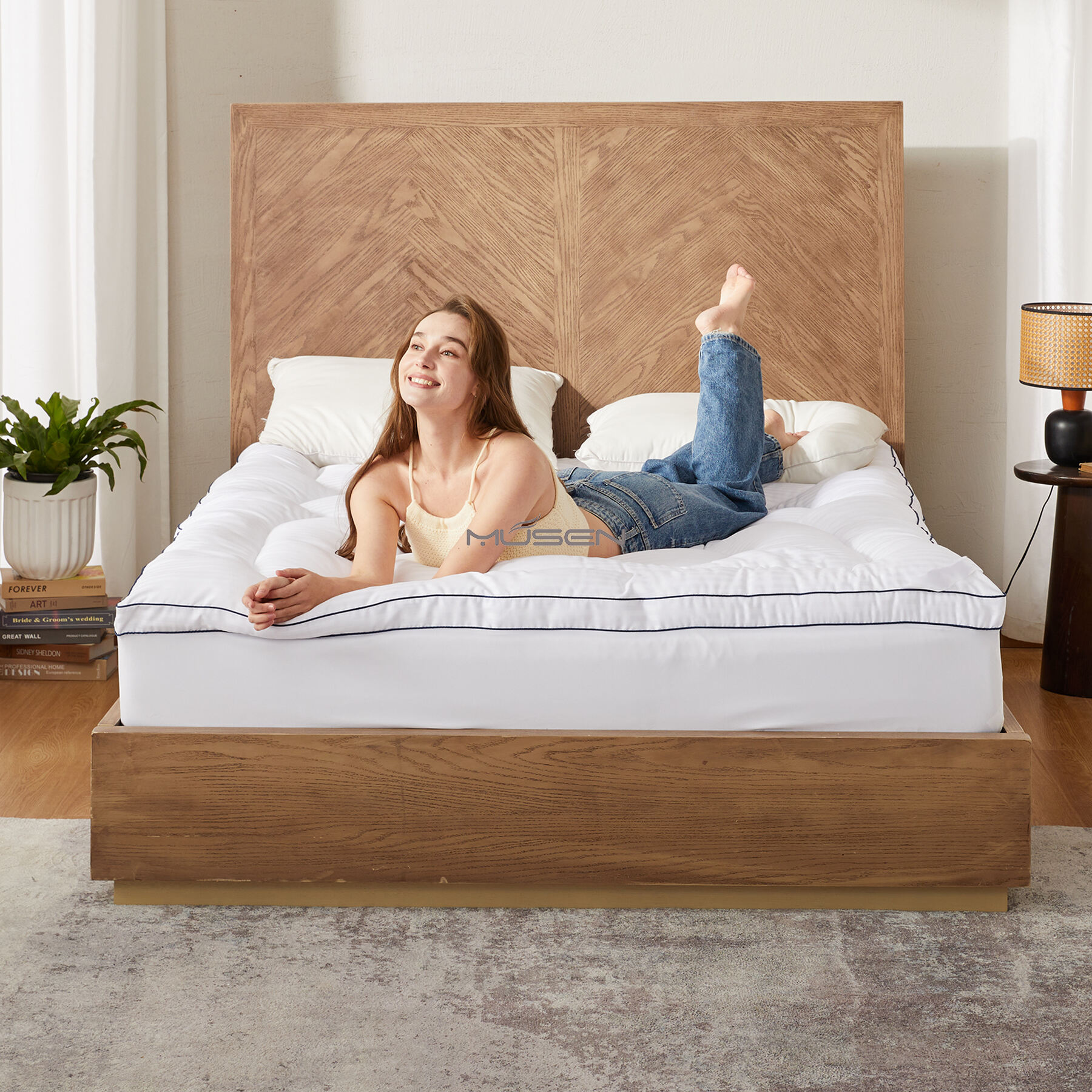Extra Thick Pillow Top Mattress Topper Hotel Breathable Fluffy Soft Mattress Pad with Stretches to 15 Inch Deep Pocket