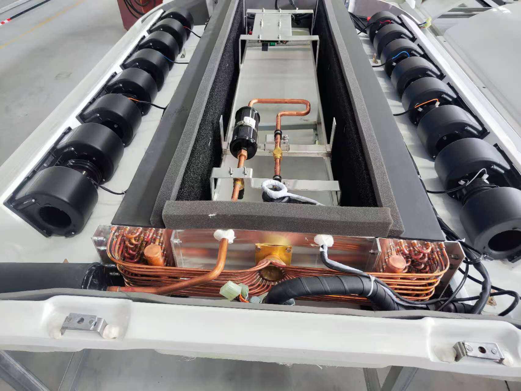 Ventilātor altius pressiōnis staticae systema aerīfīcī novārum energiārum autocarōrum impellit ad efficācem calōrem dissipandum.