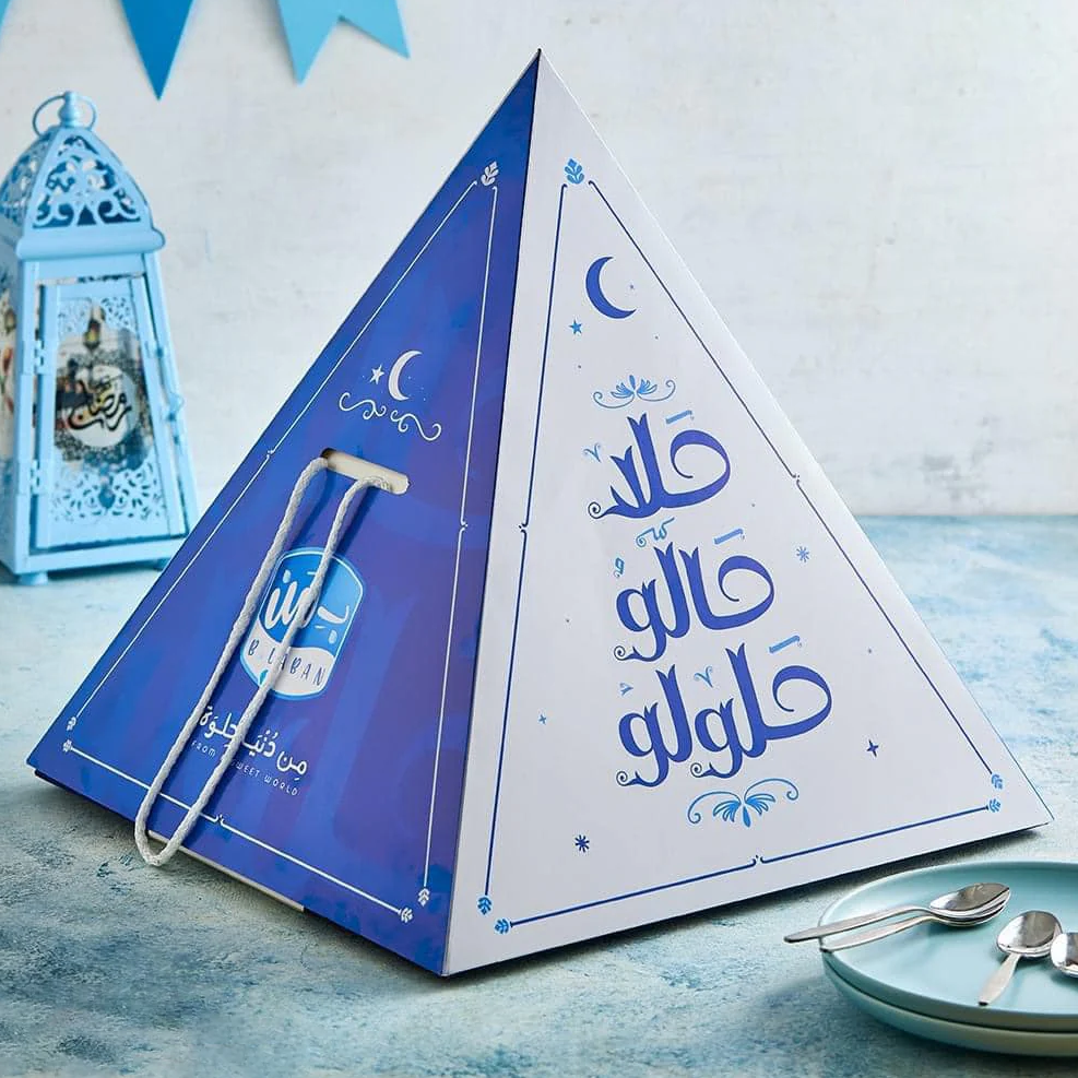 Custom LOGO Portable Picnic Box Personalized Pyramid Shaped Ramadan and Eid Cookie Packaging Box with Black Handle