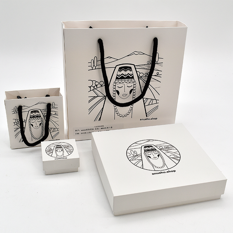 Selecting the Perfect Luxury Gift Box for VIP Clients-8.png