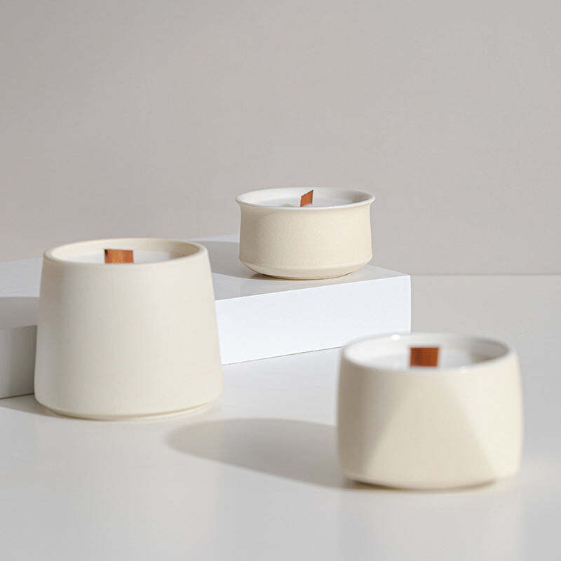 Velles d'abel·la Luxós Minimalistes en Grans Jars Ceràmics de Porcellana Perfectes per a Decoració d'Interiors i Bodis