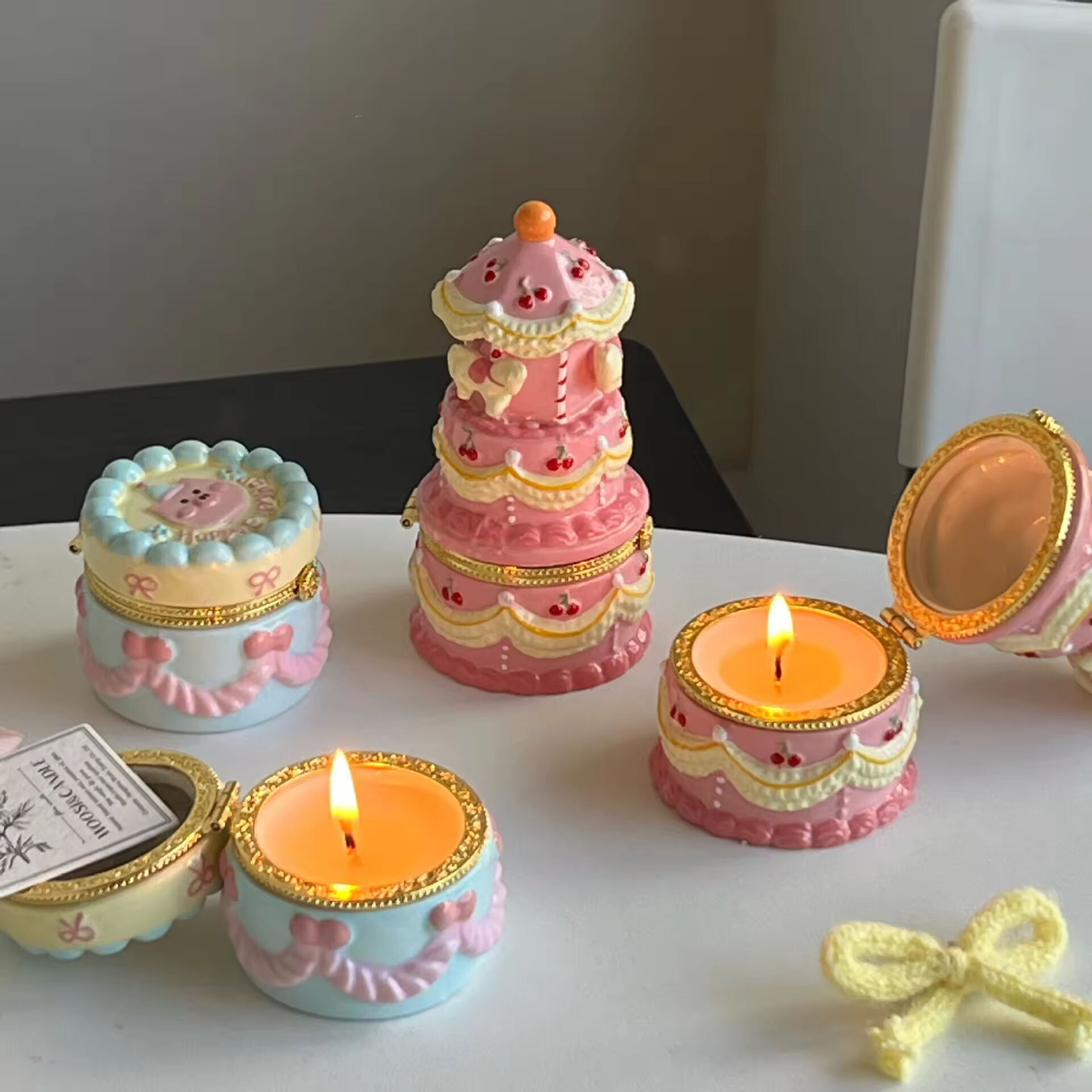 High Sales Birthday Cake Aromatherapy Candles Luxury Ceramic Jar Scented Candles With Customized Labels Custom Packaging