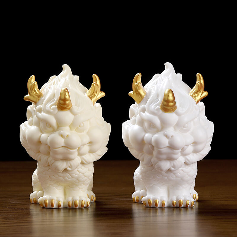 Adorabile Stile Cinese Ornamento Kirin della Fortuna in Porcellana Bianca di Dehua Artigianato per Sala da Pranzo Ufficio Decorazione Nazionale Trend