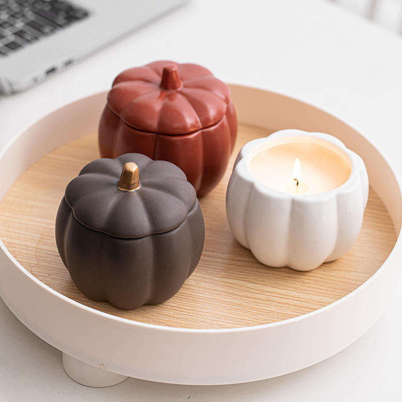 Nieuwe Matte Witte Keramische Pompoenbakker Kaarspotten Met Deksel Halloween-feestdag Kastdeurspullen Coraalontwerp Soja-waskaars