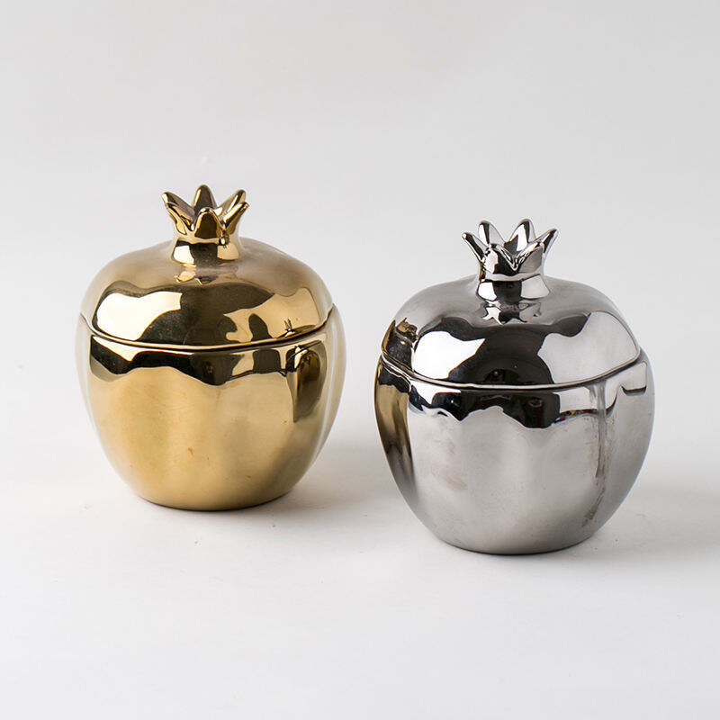 Apple Shape Ginto at Pilak na Reflective Surface na May Takip na Opaque na Mga Bote ng Kandila na Ceramic