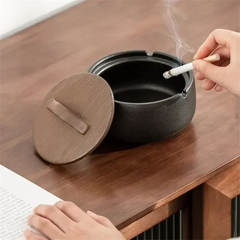 Ceramic Ashtray with Lid Creative Vintage Storage Box Desktop Anti Fly Ash Cigar Plate Household Decoration Men's Gifts