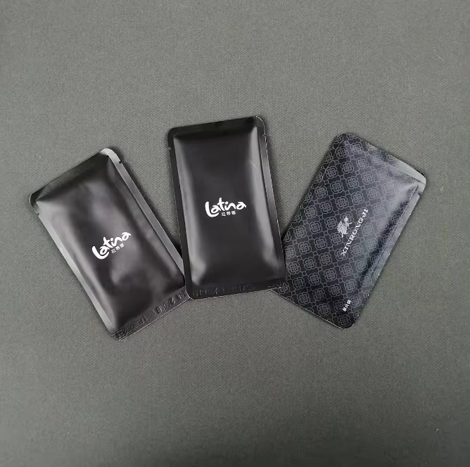 Hot Sale Eco-Friendly Single Wet Wipes Portable Four-Sided Sealed Custom Logo for Banquets Restaurants Hotels Travel PartiesMOQ10000packs