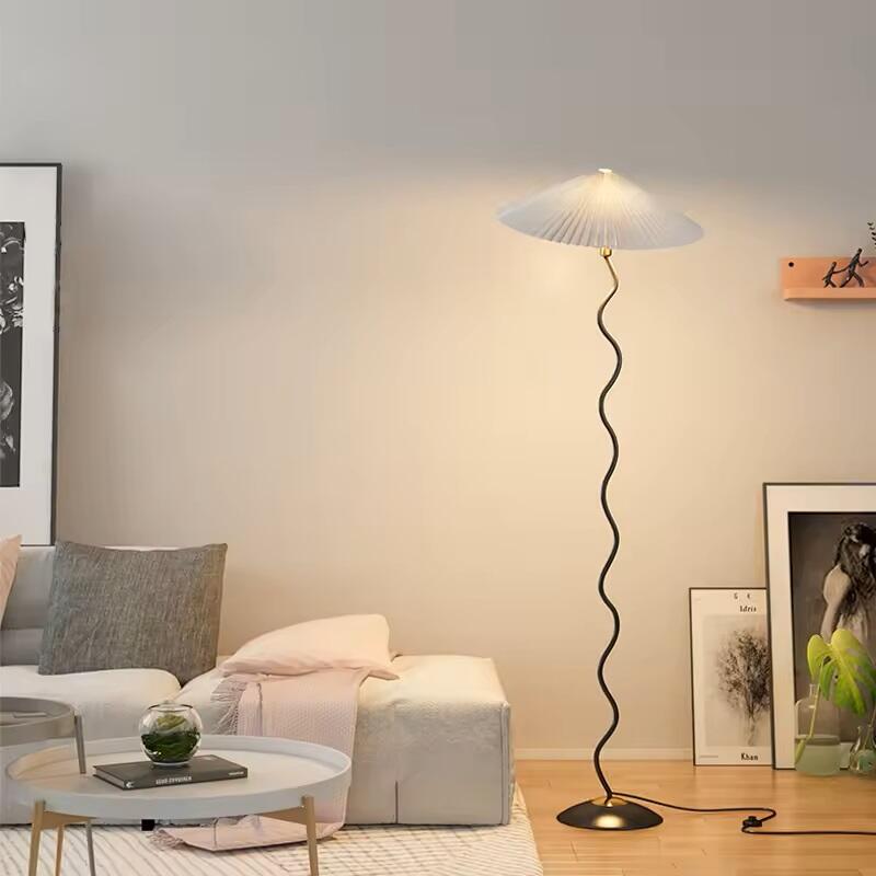 Kinesisk belysning Modern veckad golvlampa vit stående belysning för vardagsrum