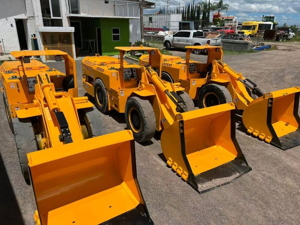 Three Tuoxing TC-100p Compact Loaders Delivered to Peru