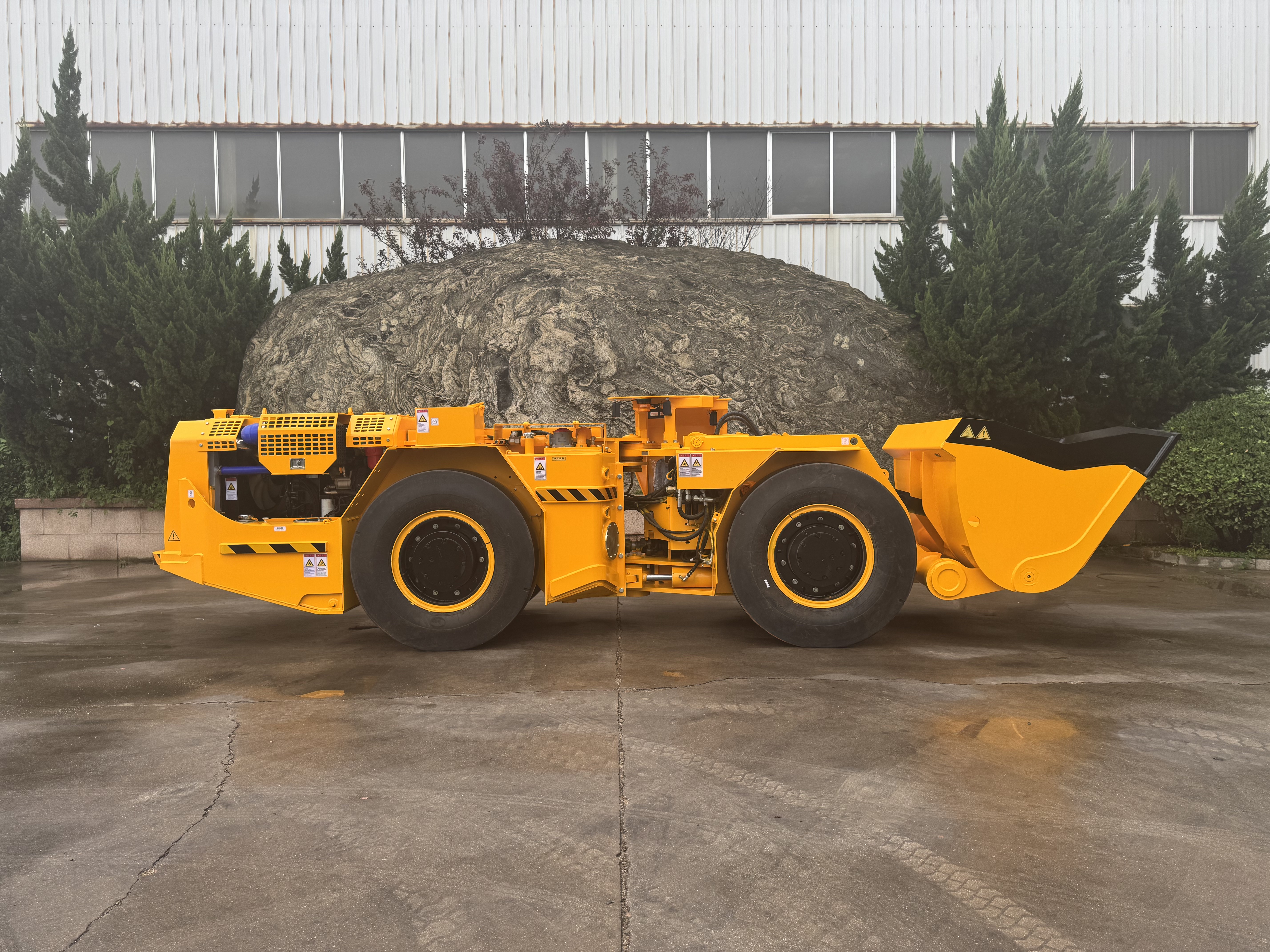 What Are the Benefits of Using an Underground Loader for Ore Handling?