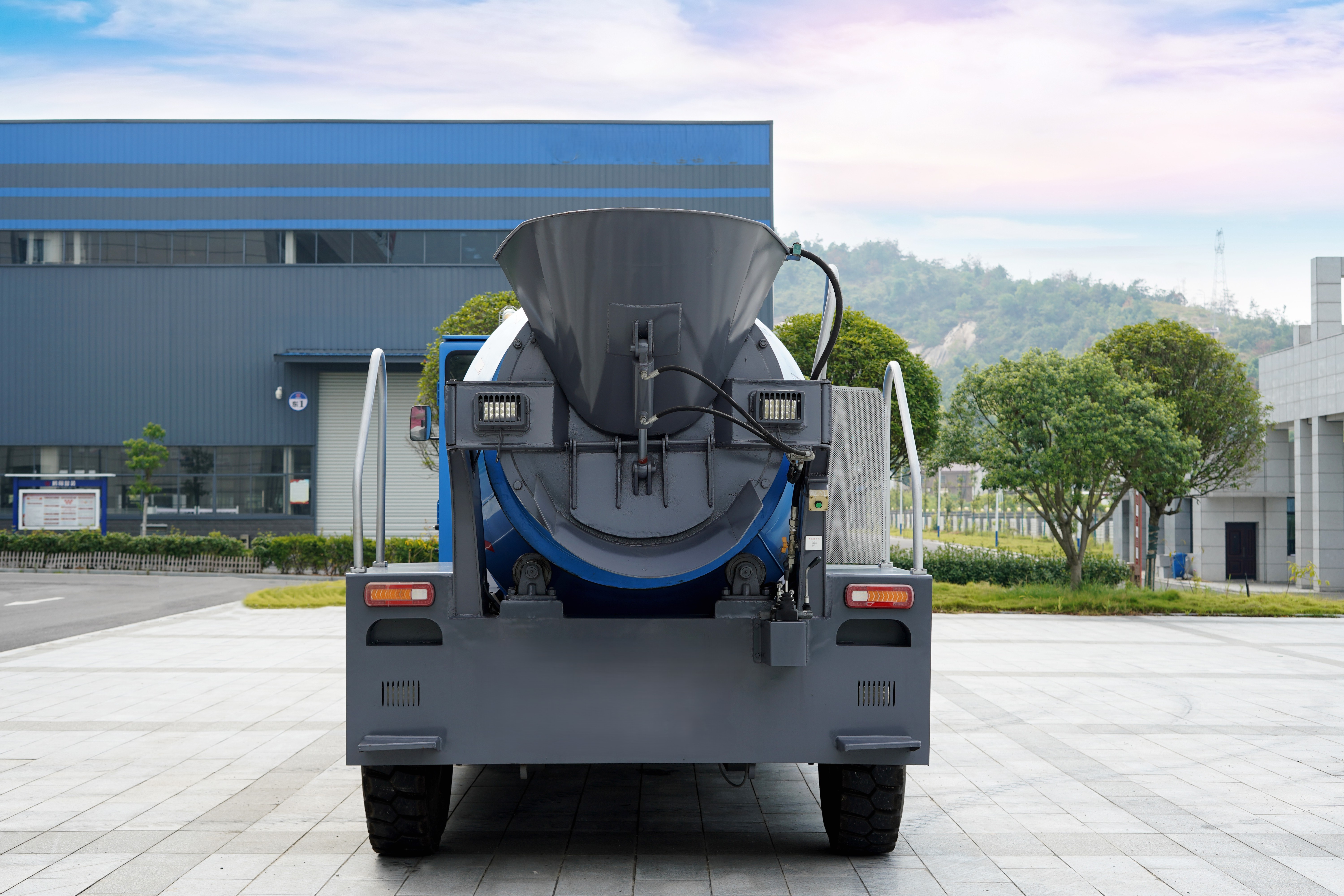 Advanced Hydraulic Mixing System for Superior Concrete Quality