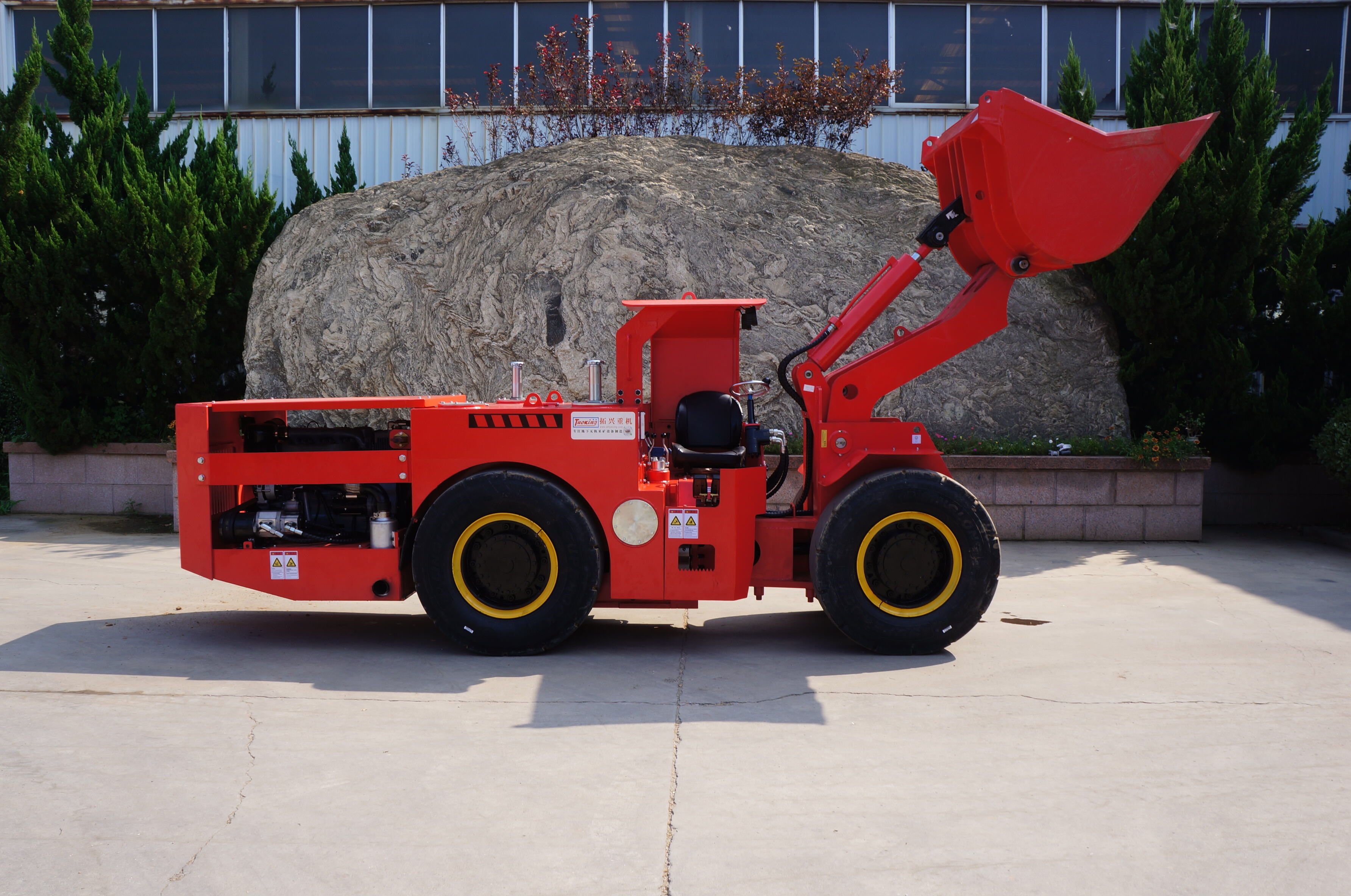 Optimal Bucket Capacity for Balanced Performance