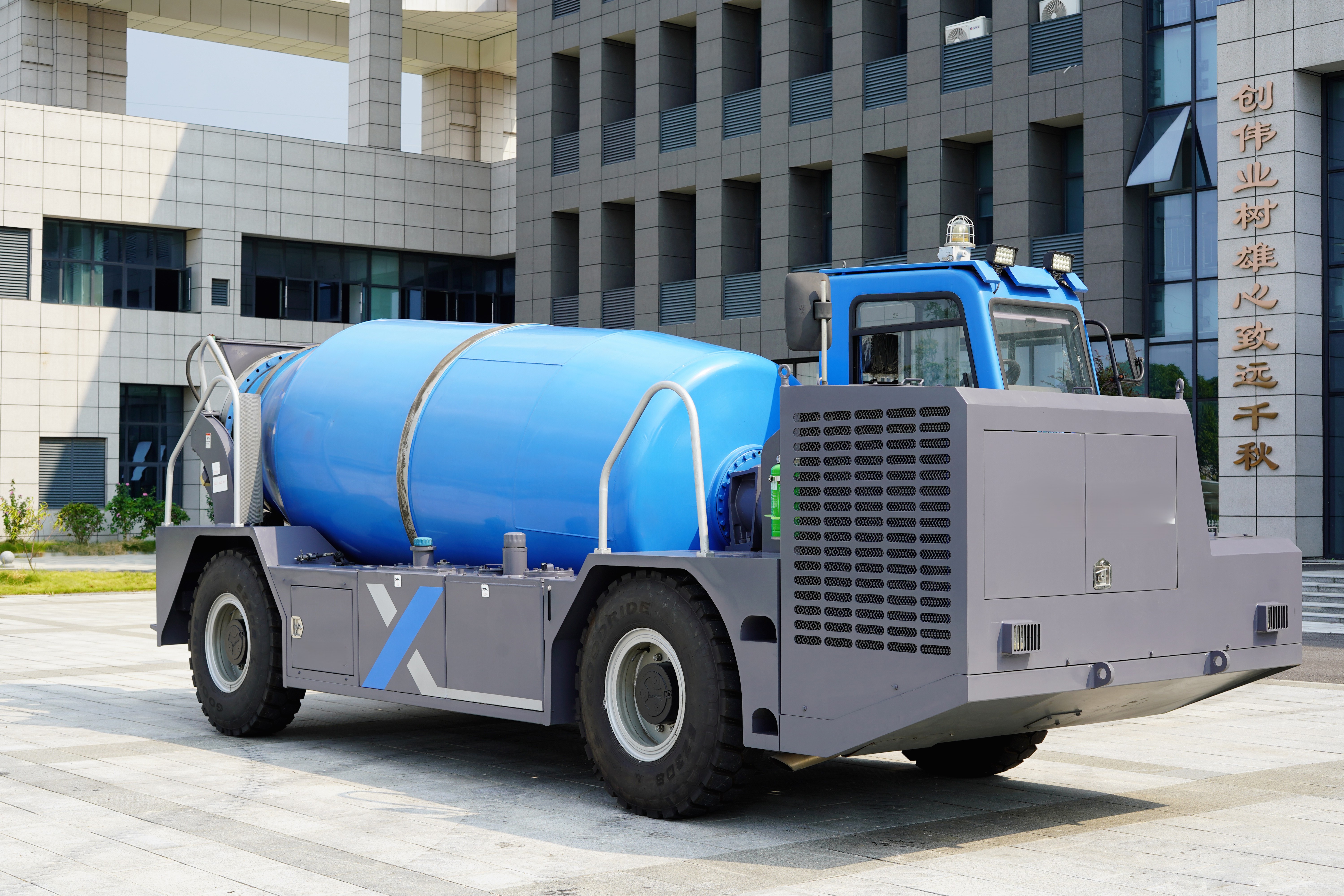 Advanced Hydraulic Drum System Ensures Perfect Concrete Consistency