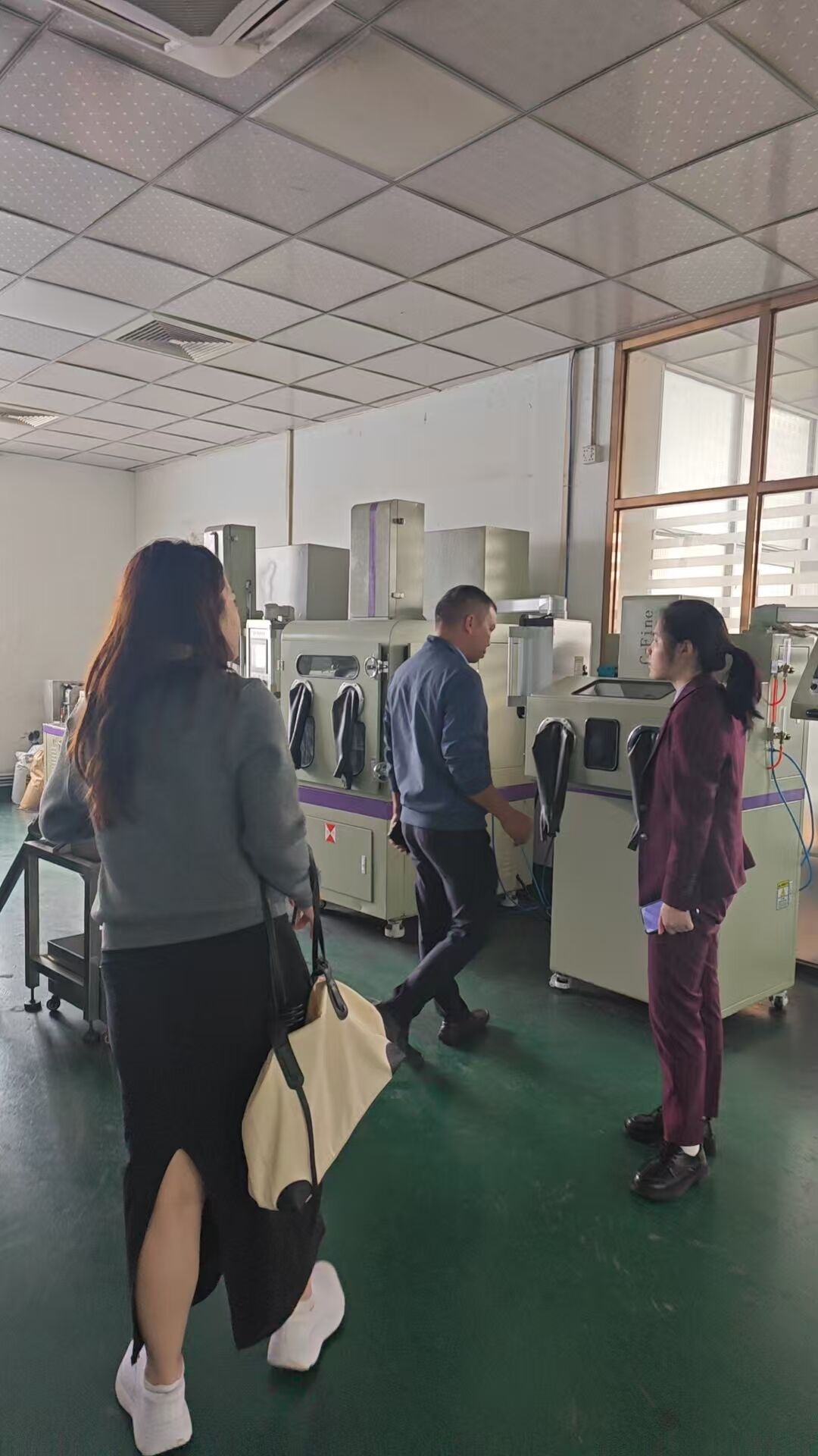 A customer from Vietnam came to visit CFine