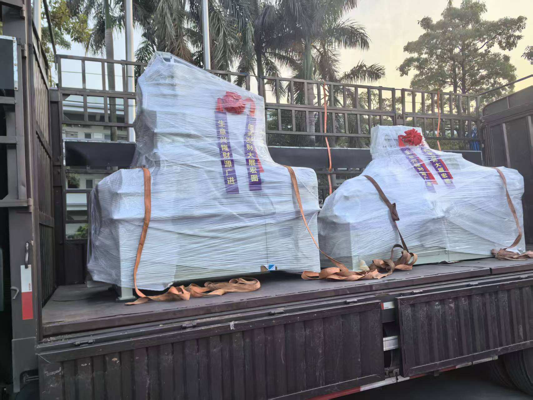 Delivery - Liaoning - 5L Flip-type Internal Mixing Machine + 60 Granulator