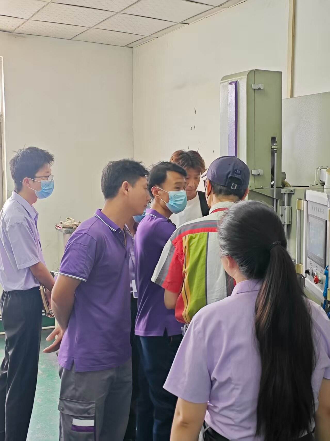 A group of Chinese customers came to visit CFine