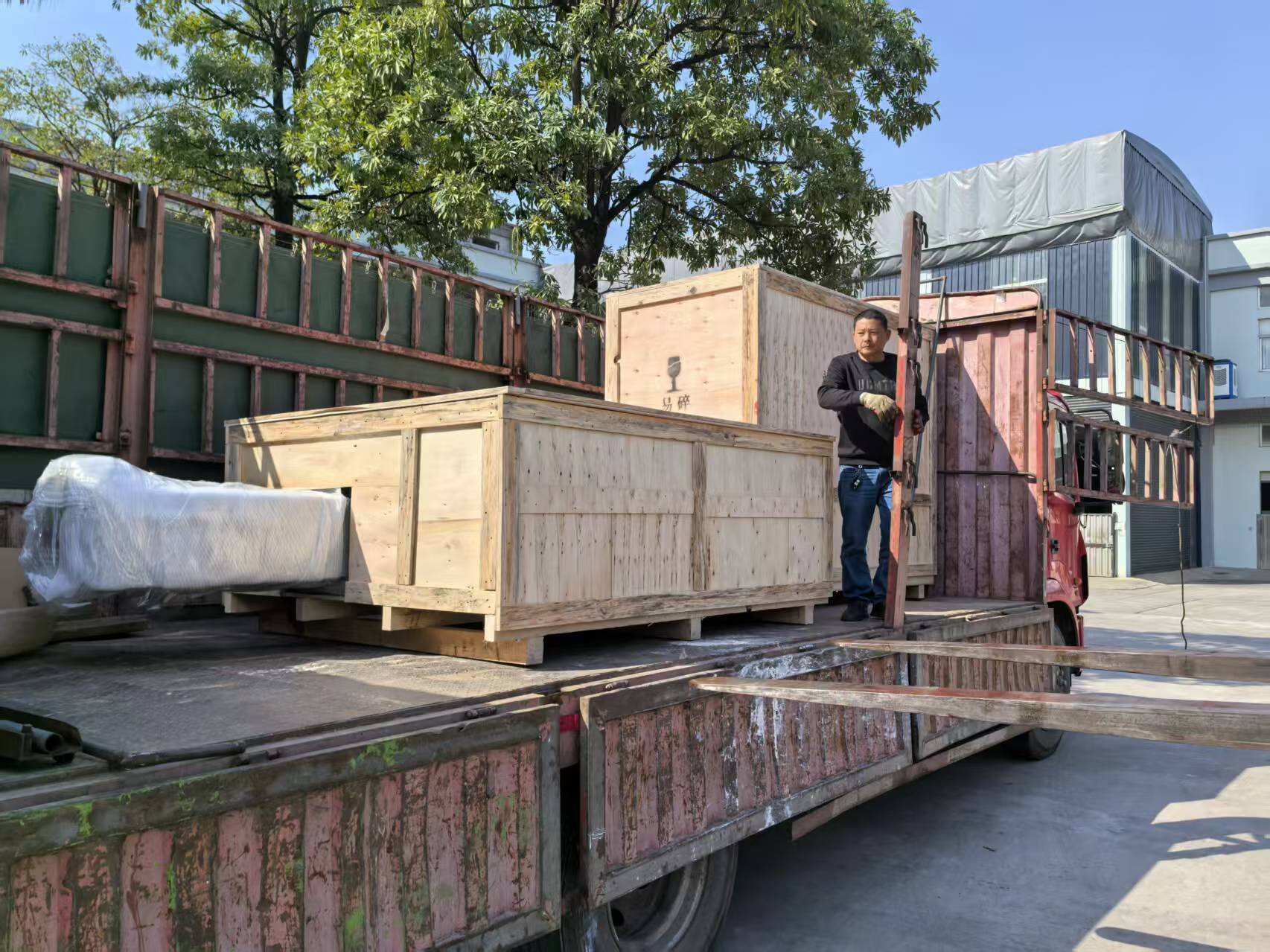 Delivery - 20 twin-screw granulators + recovery system