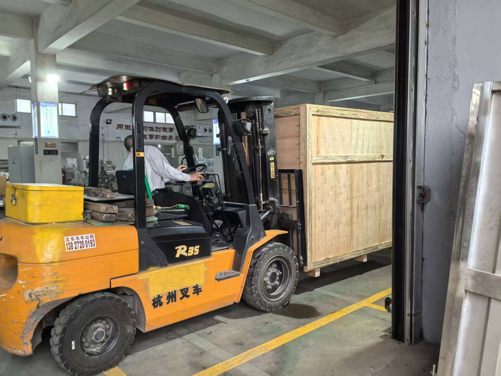 Shipment - 20 twin-screw granulators