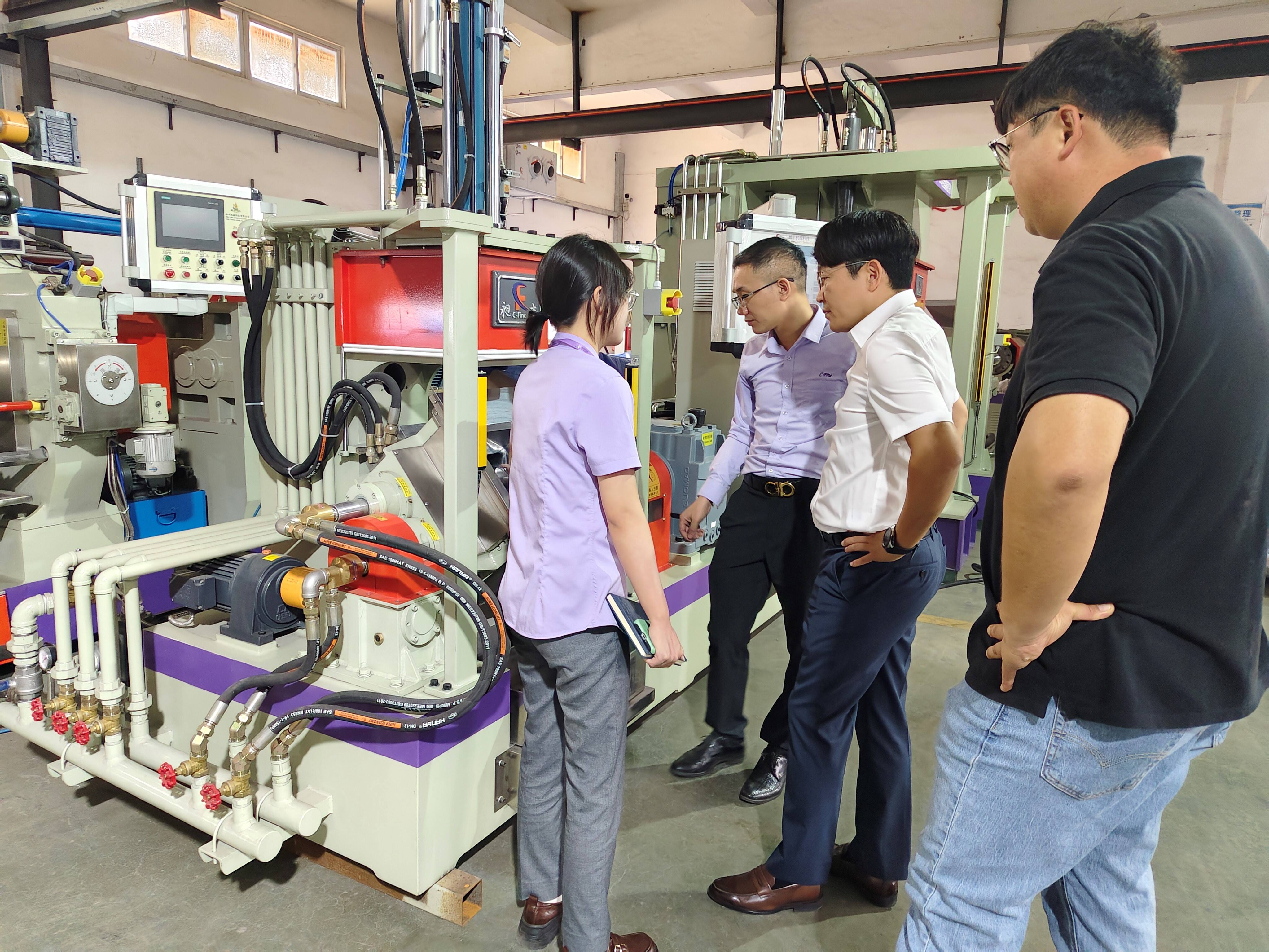 Two Korean Customers Came to Visit CFine