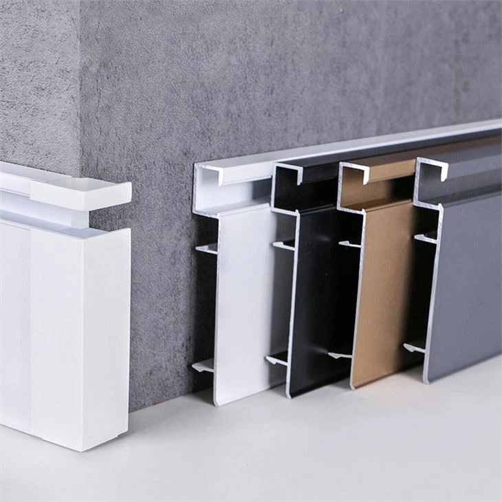 Plintă de aluminiu cu LED