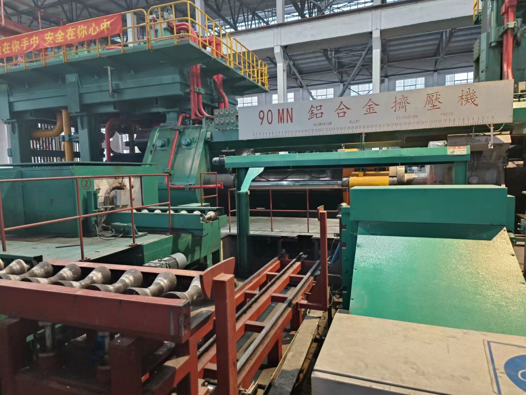 Wyciskanie aluminiowe powolne? 128 maszyn CNC oszczędza czas