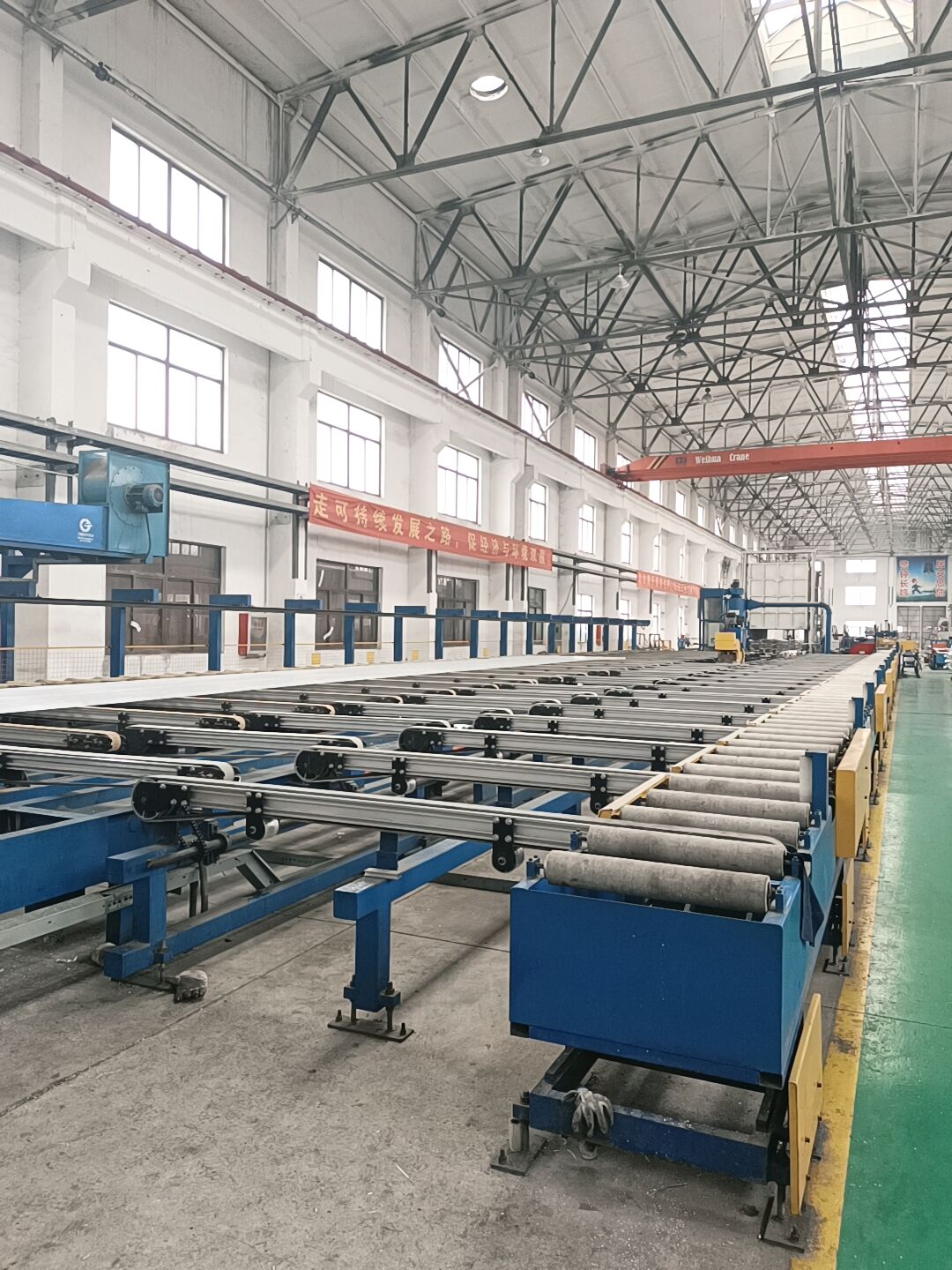 Какво оборудване подобрява ефективността при екструзия на алуминий?