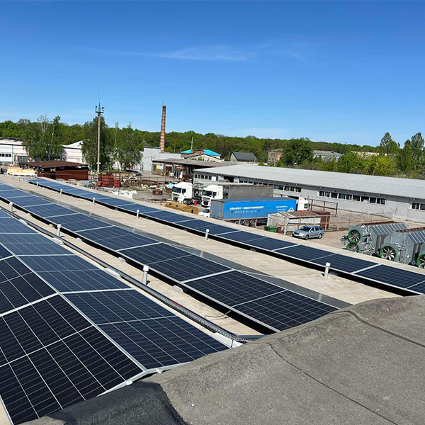 Système solaire hybride sur toit de 49,73 kW, Ukraine