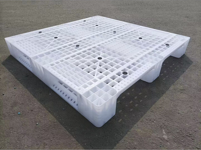 white plastic pallet.jpg