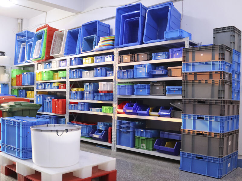 Stuck Choosing Container Material? Plastic, Metal, or Wood?