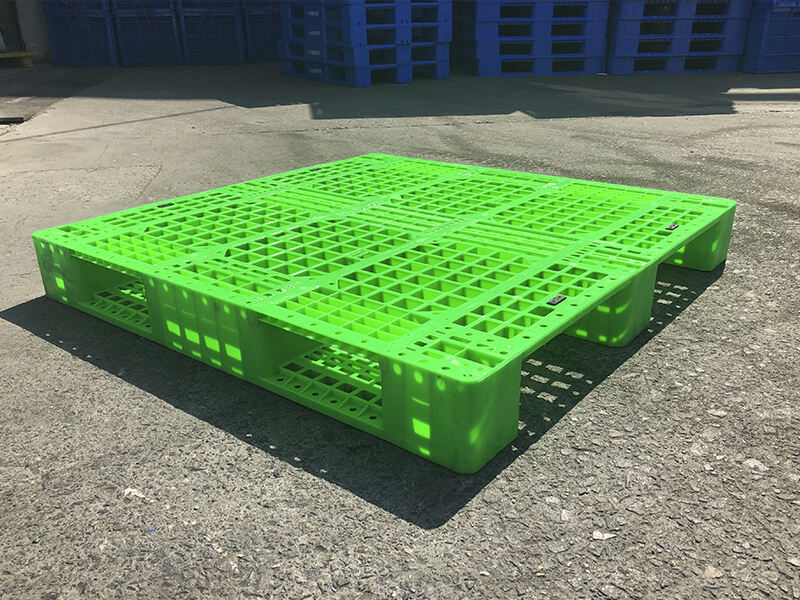 green plastic pallet.jpg