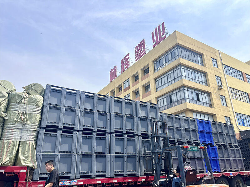 plastic bulk container loading process.jpg