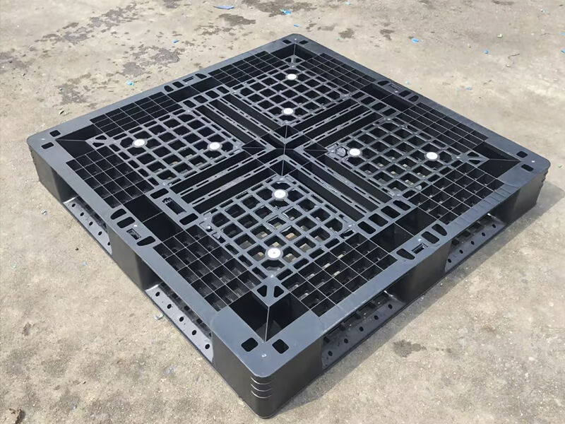 black plastic pallet.jpg
