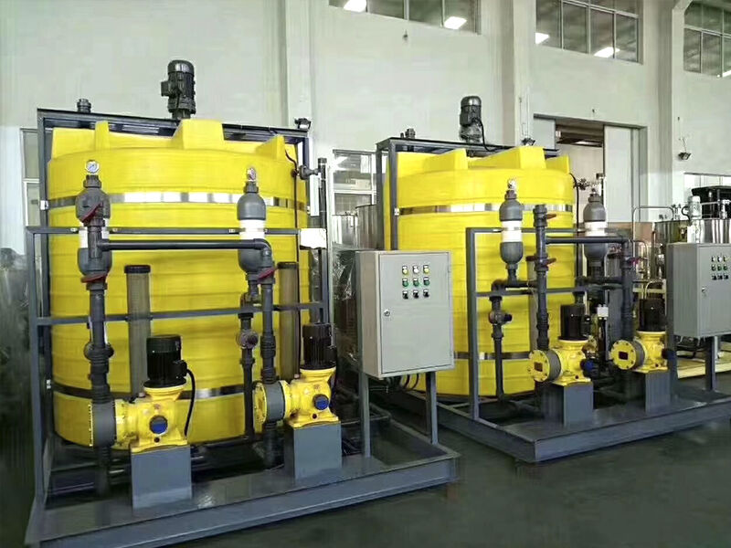 plastic dosing tank.jpg