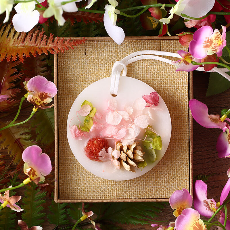 Natural Essential Oil Scented Flower Wax, OEM ODM Custom Hanging Aroma Wax with Handmade Dried Flowers for Car, Wardrobe, Drawer Decor and Air Freshener