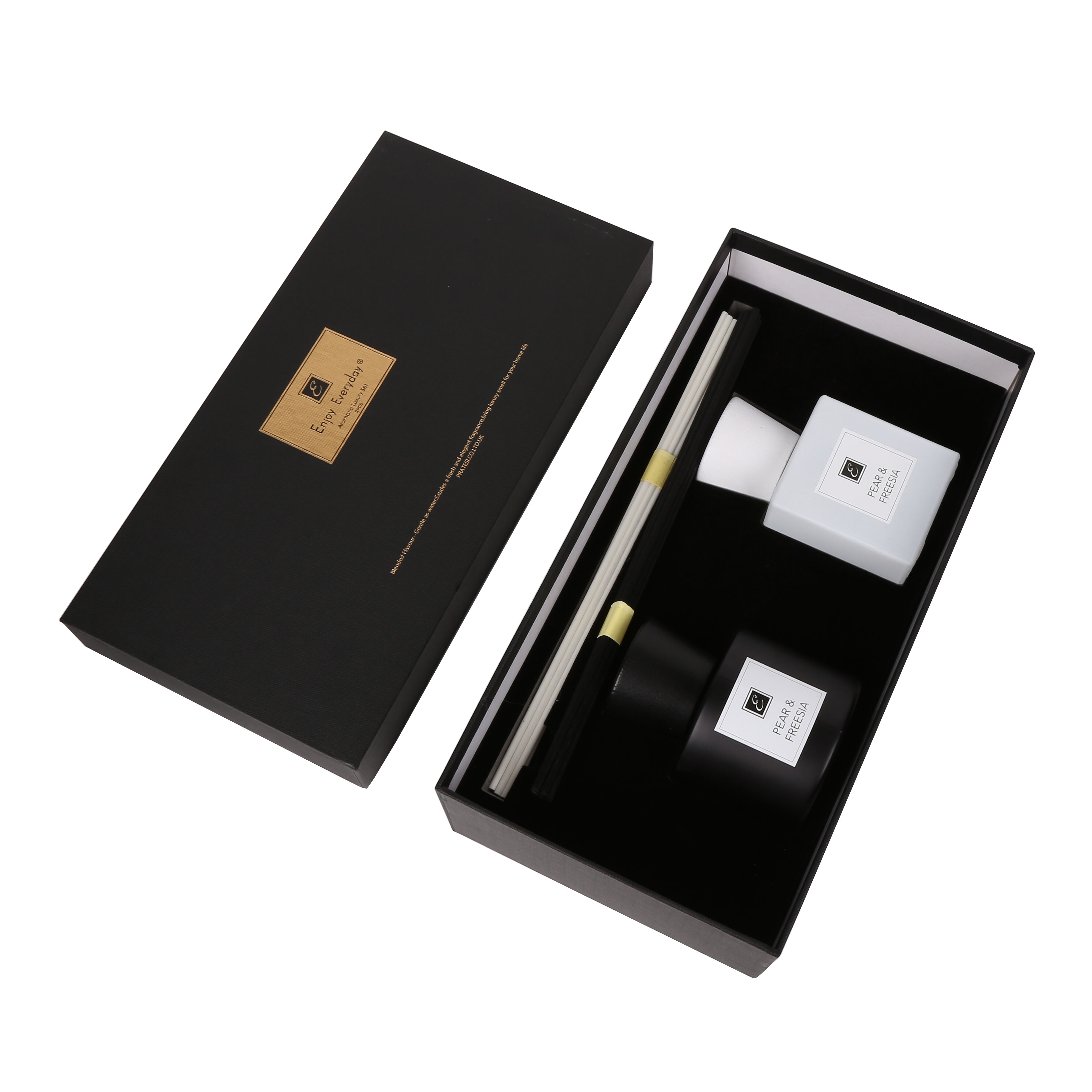 Genießen Sie jeden Tag elegante Wohnraumduft-Flaschenlampen mit Designer-Glas und langanhaltenden Aromatherapie-Ölen, OEM-/ODM-Aroma-Diffuser-Fabrik bietet Private-Label-Geschenkbox-Verpackung für Luxushotels, Spa, Büro und Premium-Wohnungen