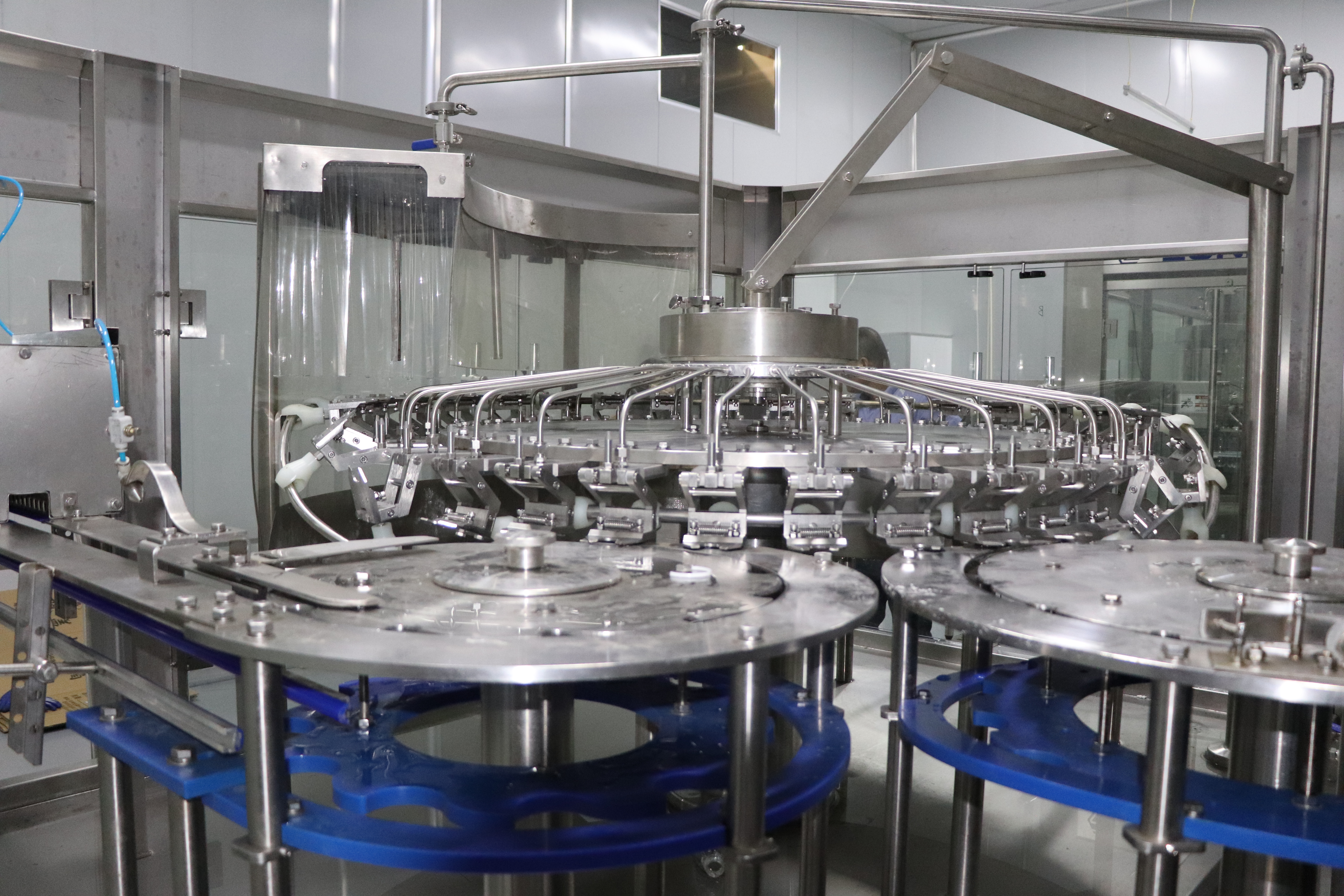 carbonated beverage bottling machine.JPG