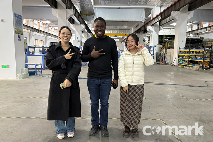 Ghanaian client visits 24,000 BPH water production line, expressing cooperation intent