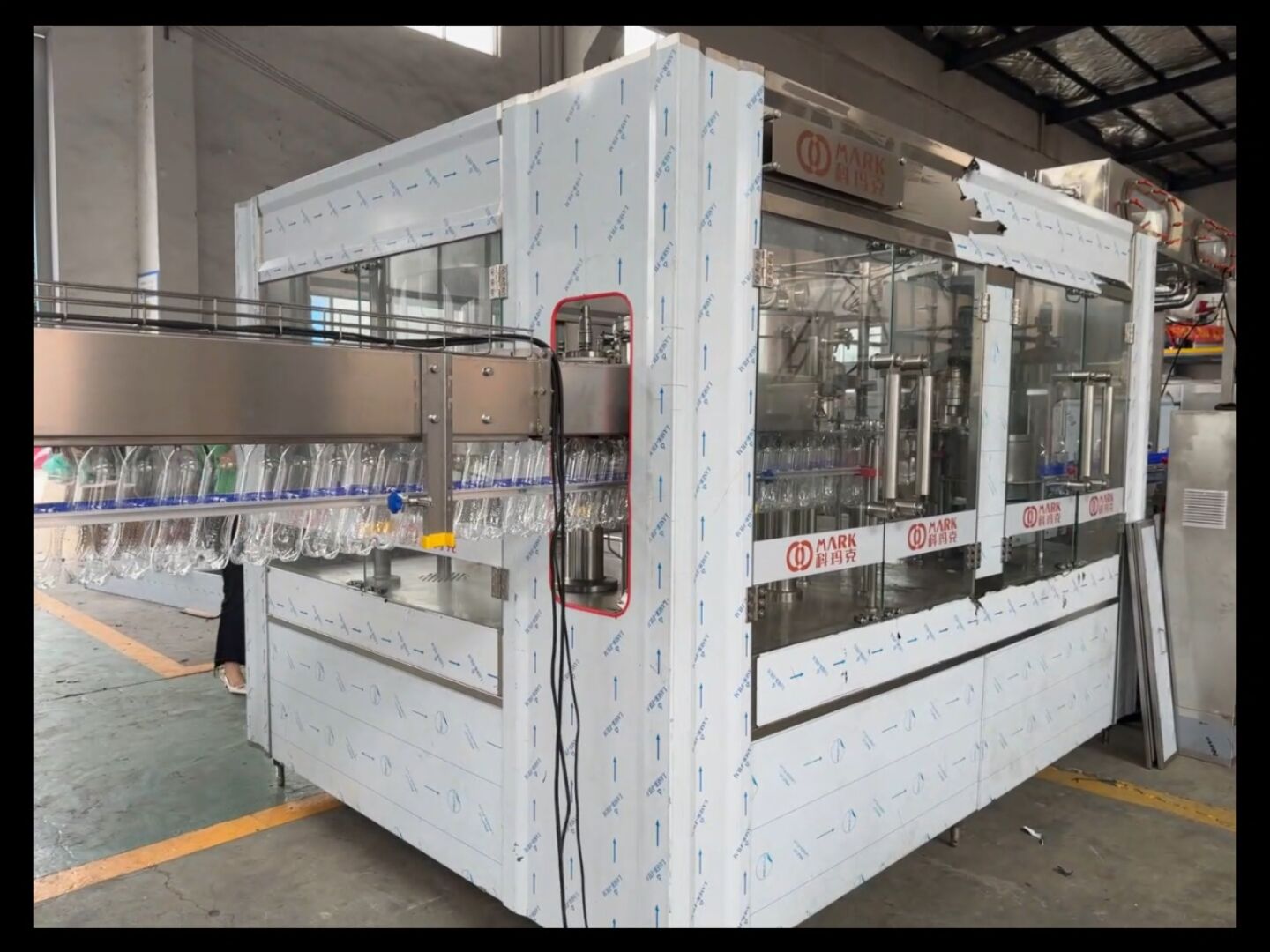 Actualizare proiect internațional nou: Linia de producție pentru băuturi carbogazoase cu o capacitate de 4500 BPH pentru Sierra Leone a finalizat punerea în funcțiune, în așteptarea acceptării clientului