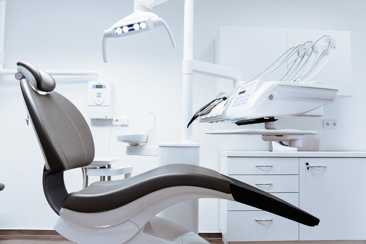 How to Select the Ideal Dental Chair for Optimal Patient Comfort and Doctor Efficiency?