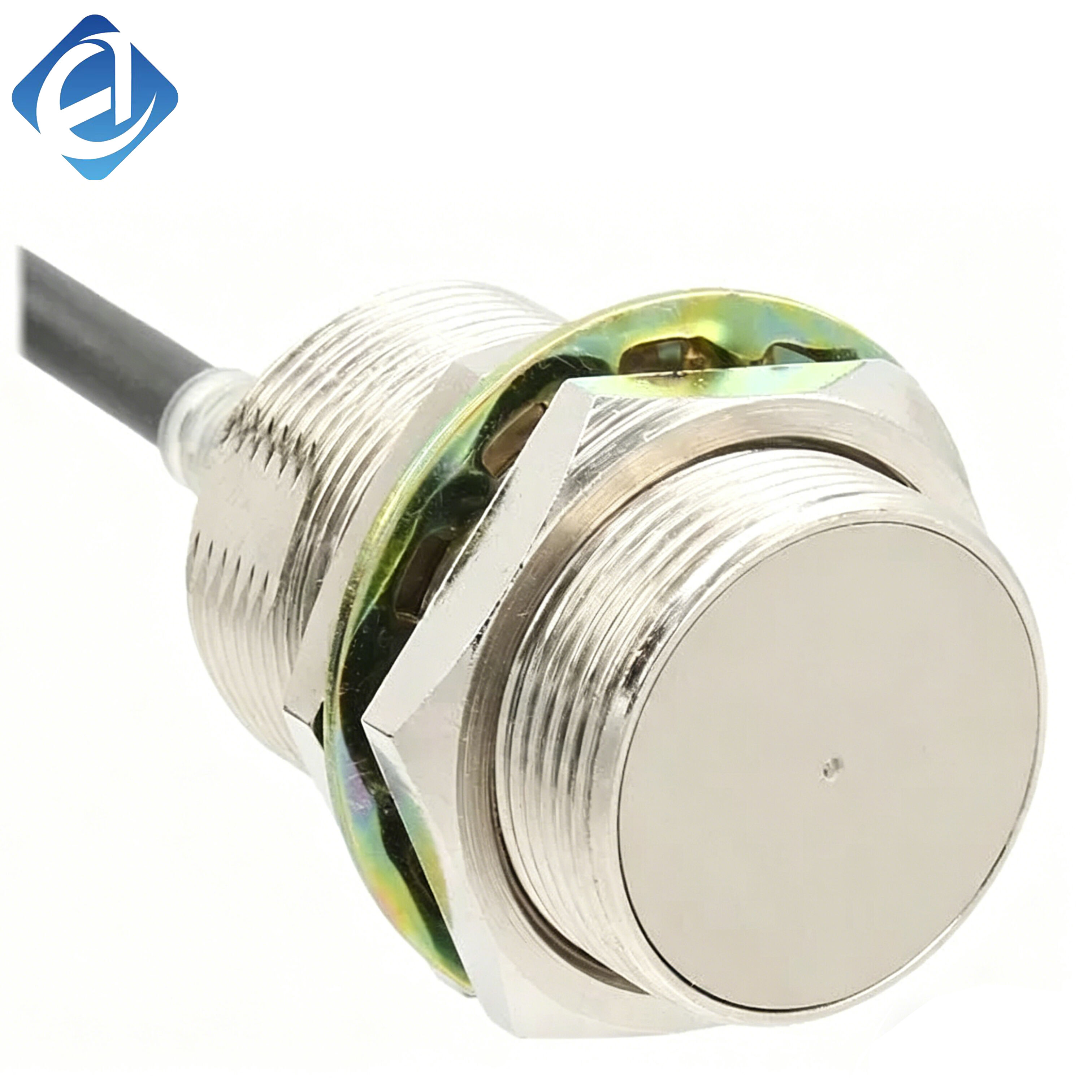 مستشعر تقارب حثي أصلي جديد من سلسلة Omron E2E، الموديل E2E-X10D1-N-Z، يُستخدم لكشف الأجسام المعدنية وتحديد الحدود الموضعية وحساب قطع العمل في معدات الأتمتة الصناعية.