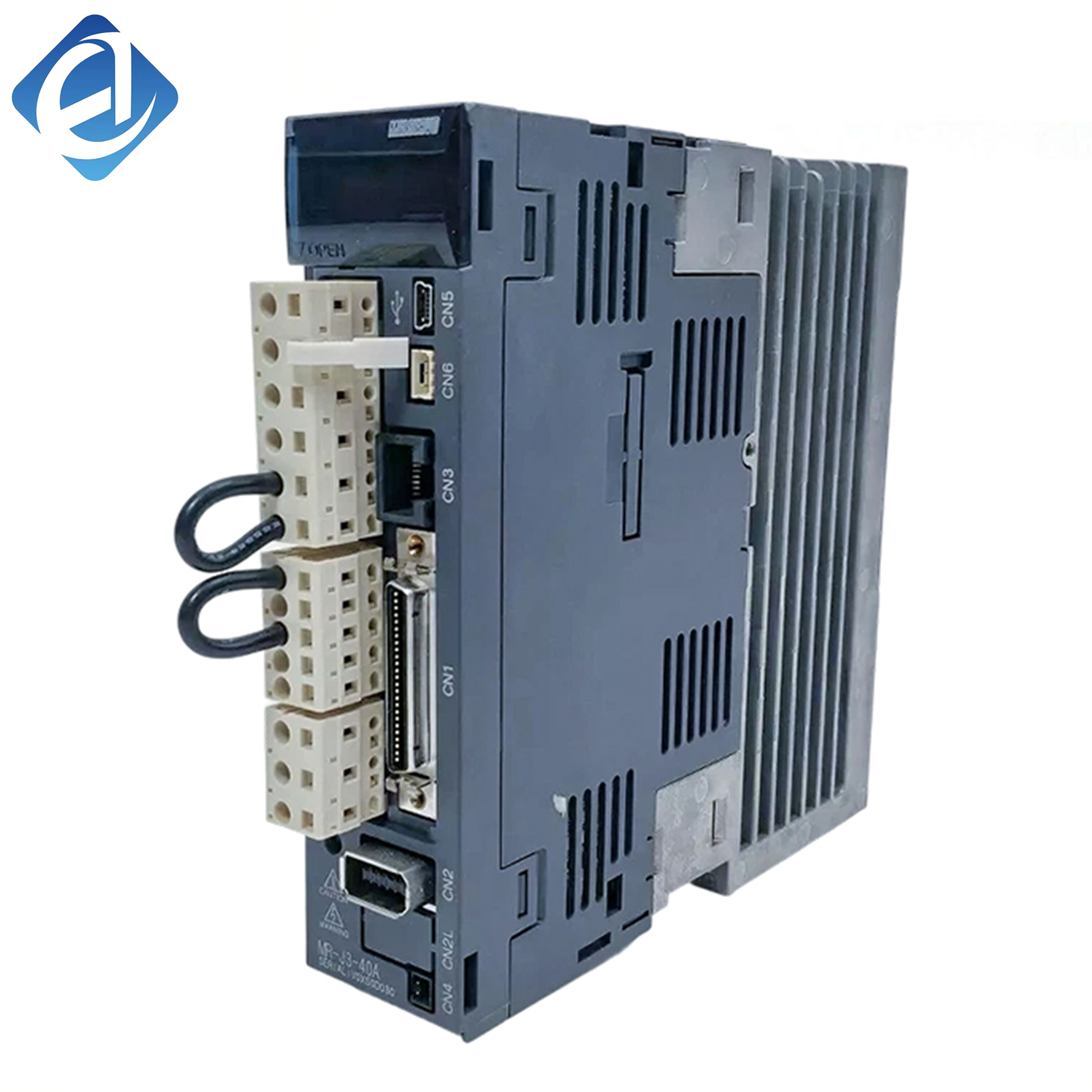 Nový originálny striedavý servoregulátor série MELSERVO-J3 model MR-J3-40A, výkon 400 W, trieda 200 V, kompatibilný s rozhraním SSCNET III. Vyznačuje sa vysokou rýchlosťou odozvy, pokročilým automatickým ladením a viacerými režimami riadenia.