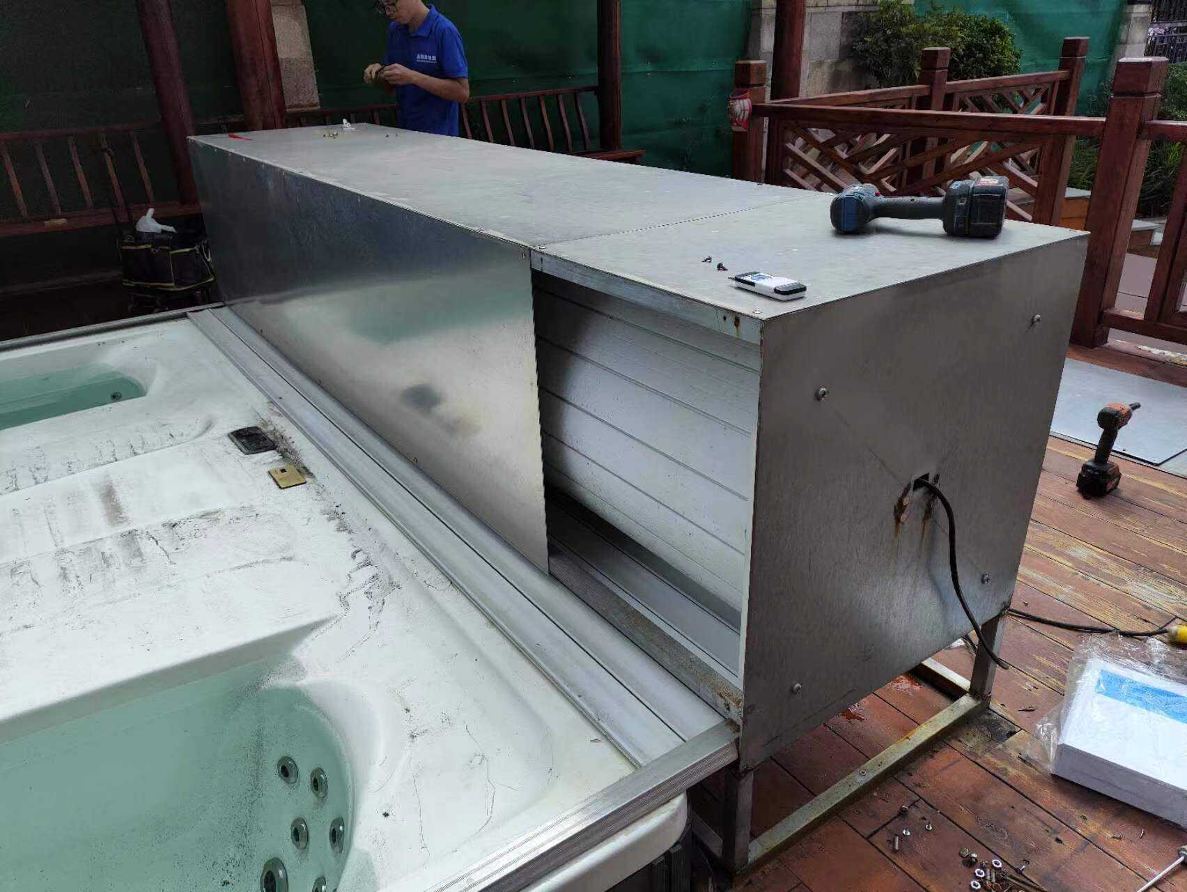 2025 Cortina Metálica Automática Water Crown de Alumínio Durável com Super Isolamento Térmico para Equipamento de Piscina e Spa para Uso Externo em Famílias