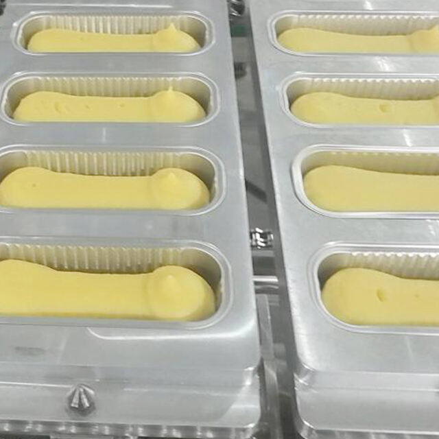 Maschine zum Befüllen und Verschließen von Aluminiumfolie-Schalen für Durian-Paste