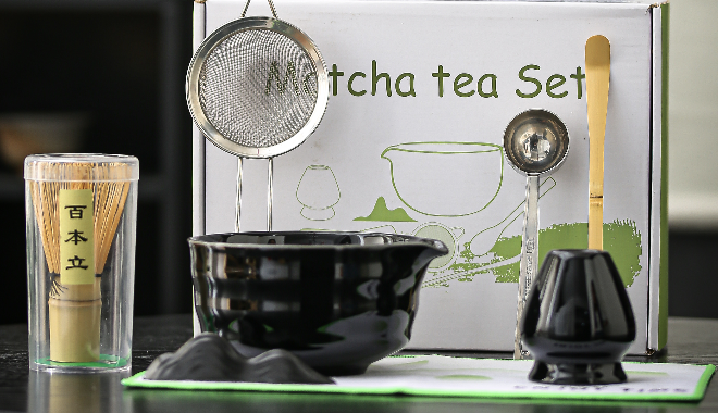 Eight-piece white set (bowls, cup stands, tea strainers, tea tongs, iron spoons, strainer, towel, tea tongs decorative piece)