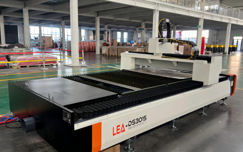 Fiber laser cutting machine