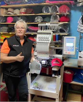 a beginner friendly household embroidery machine-3